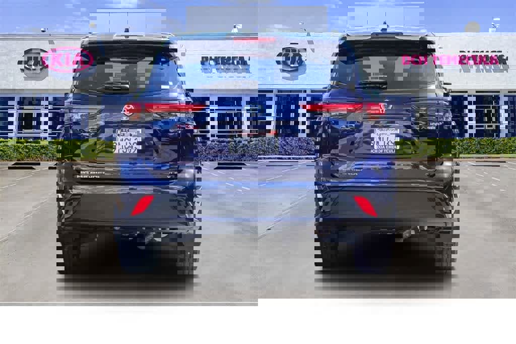 Used 2021 Toyota Highlander XLE image 5