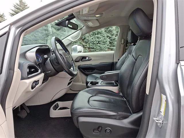 Certified 2021 Chrysler Pacifica Touring-L image 11