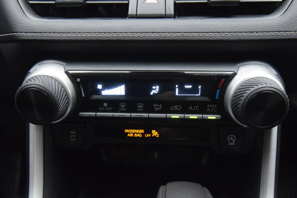 Used 2020 Toyota RAV4 LE w/ All Weather Liner Package AWD/4WD image 27