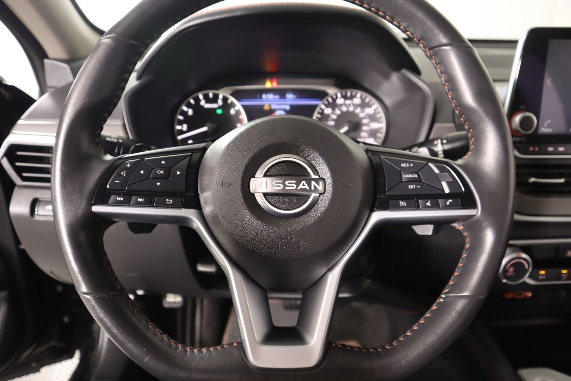 Used 2025 Nissan Altima 2.5 SR FWD image 3