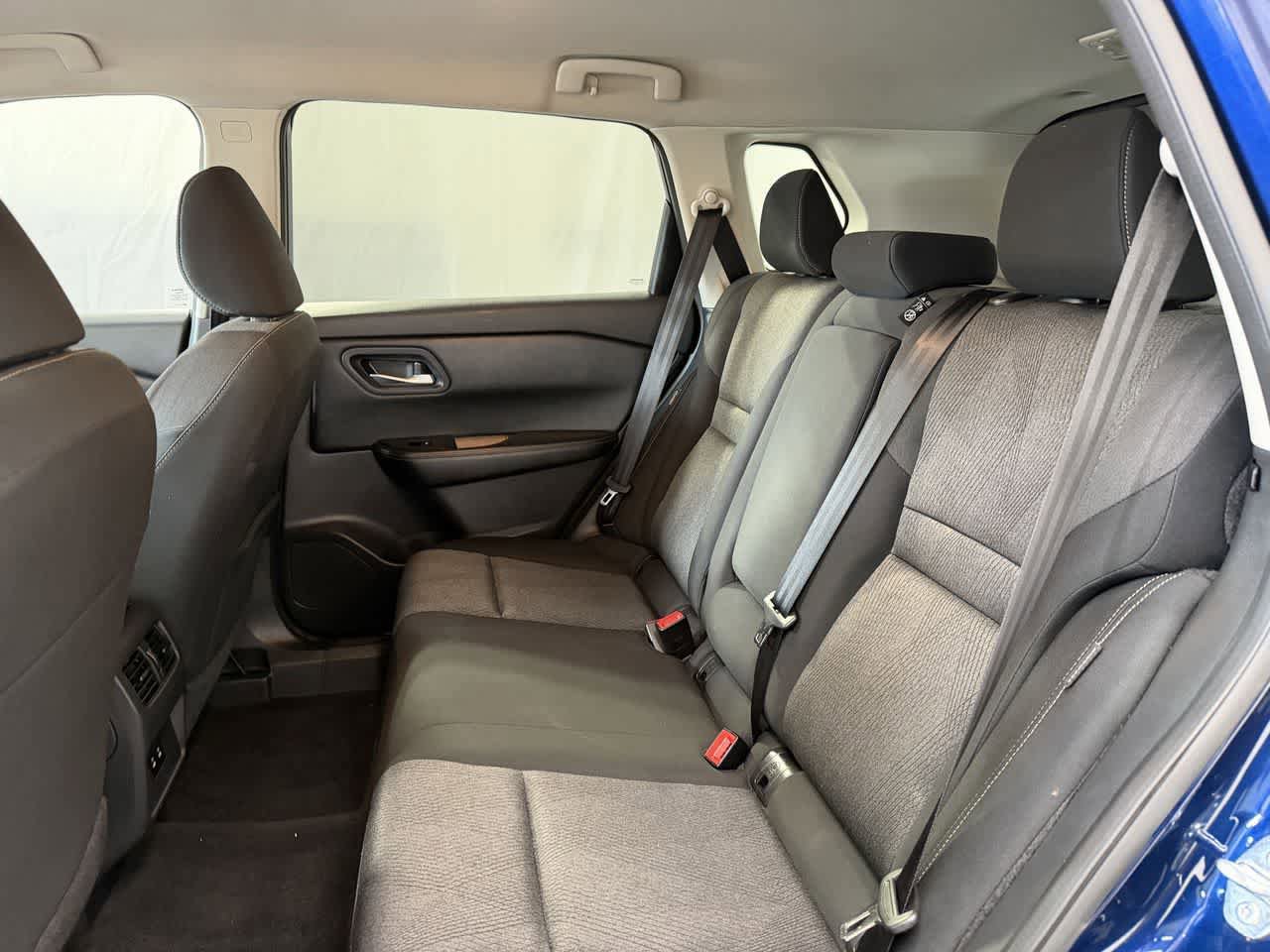 Used 2024 Nissan Rogue SV image 11