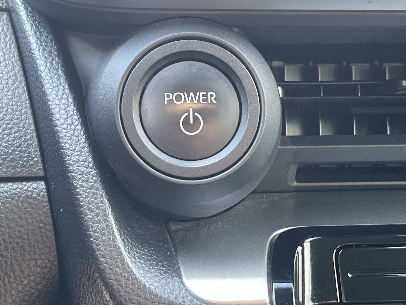Used 2025 Toyota Prius LE FWD image 21