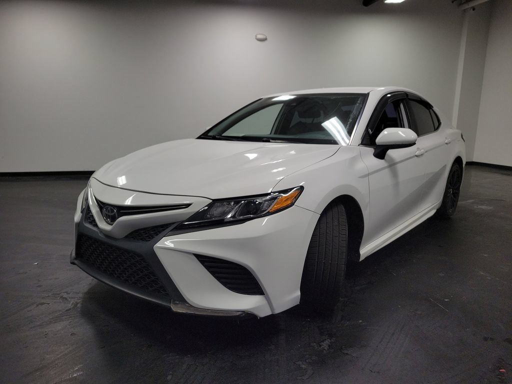 Used 2019 Toyota Camry SE FWD image 4