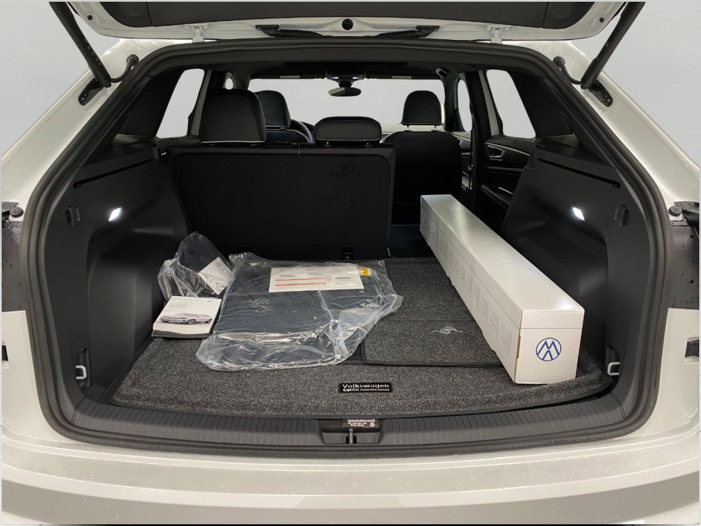 New 2026 Volkswagen Atlas Cross Sport SEL Premium R-Line image 6
