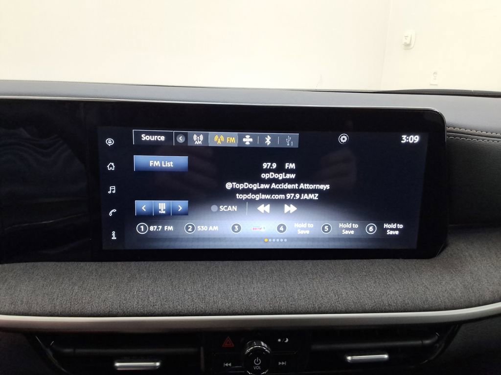 Used 2025 Nissan Kicks SV w/ SV Premium Package FWD image 25