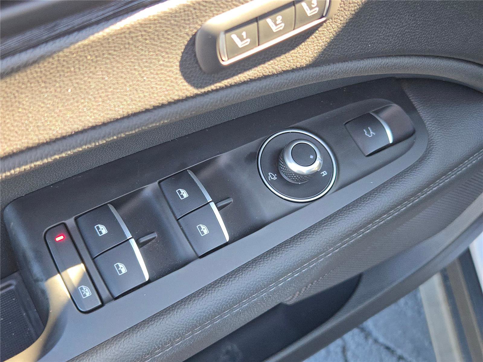 Used 2024 Alfa Romeo Stelvio Sprint image 23