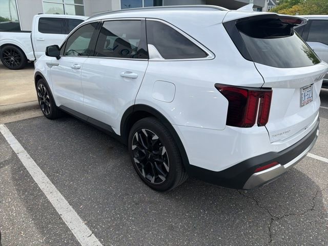 Used 2024 Kia Sorento EX w/ Panoramic Sunroof Package image 3