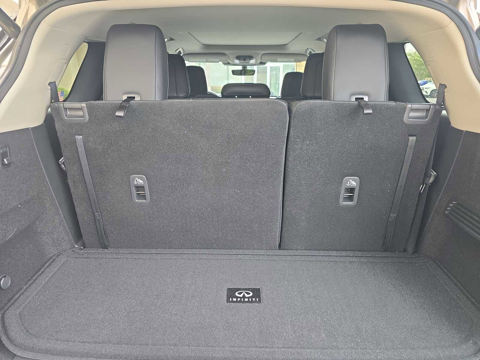 Used 2023 INFINITI QX60 Luxe w/ Cargo Package FWD image 8