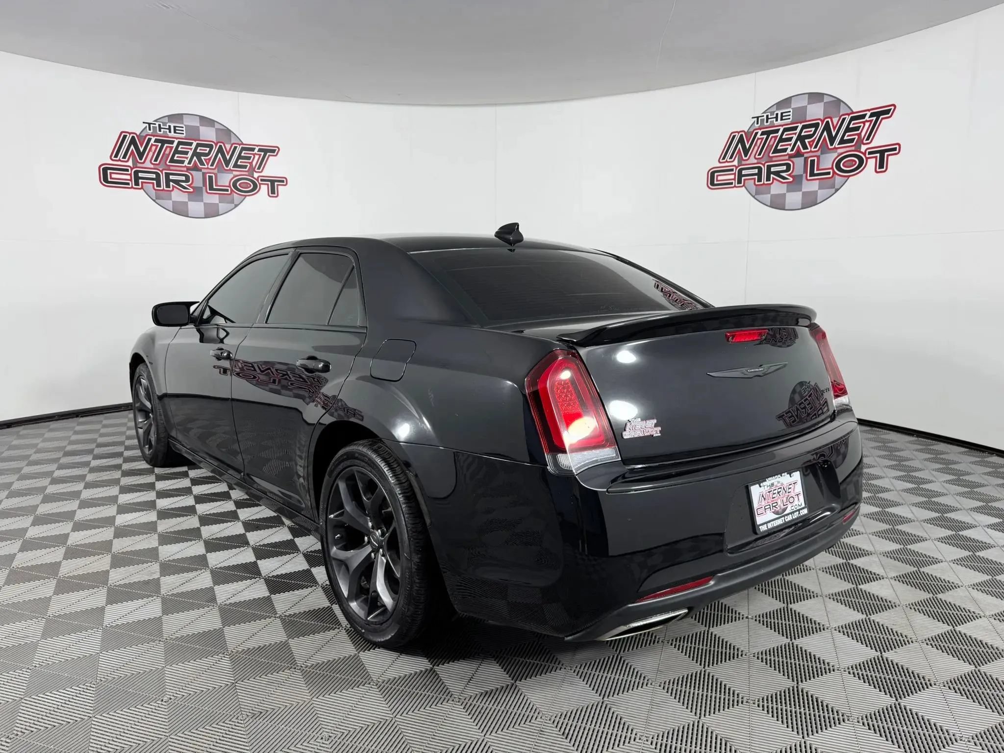 Used 2023 Chrysler 300 Touring w/ Sport Appearance Package RWD image 5