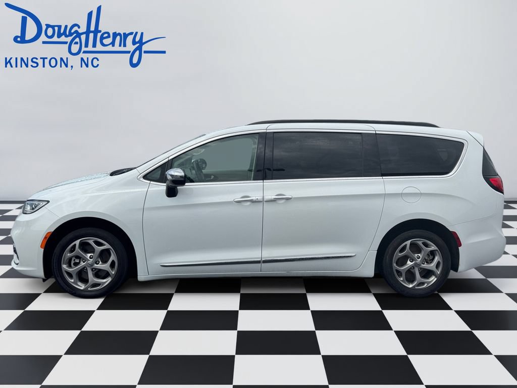 Used 2023 Chrysler Pacifica Limited FWD image 2