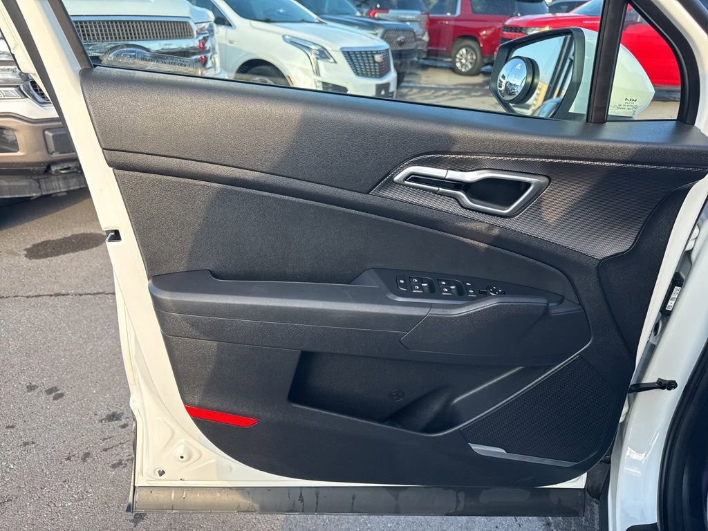 Used 2023 Kia Sportage LX image 10