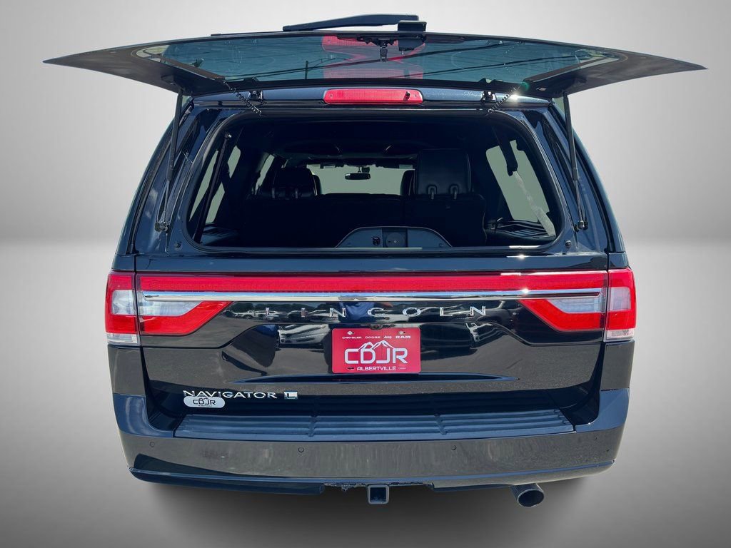 Used 2017 Lincoln Navigator L Reserve image 8