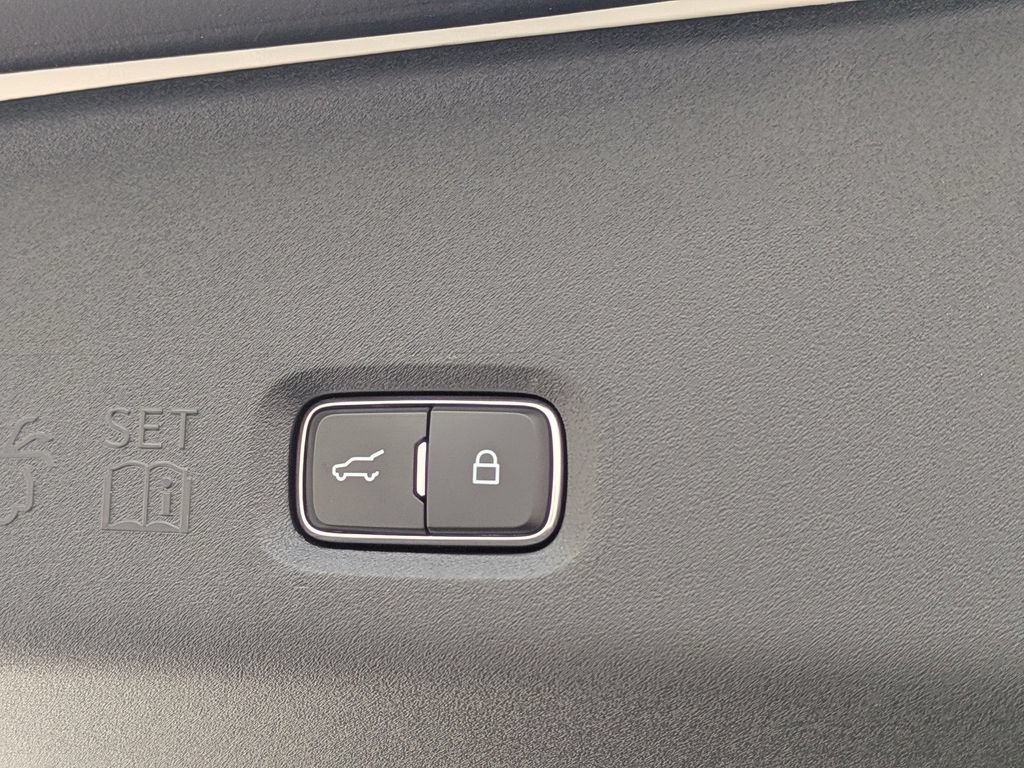 Used 2025 Lincoln Navigator Reserve AWD/4WD image 17