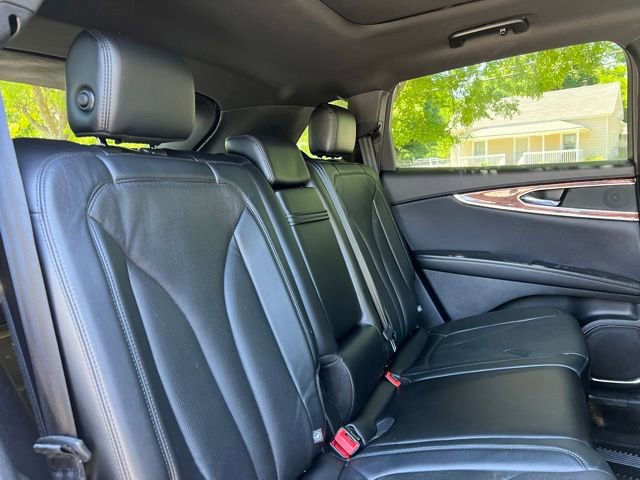Used 2016 Lincoln MKX Reserve w/ Technology Package FWD image 18