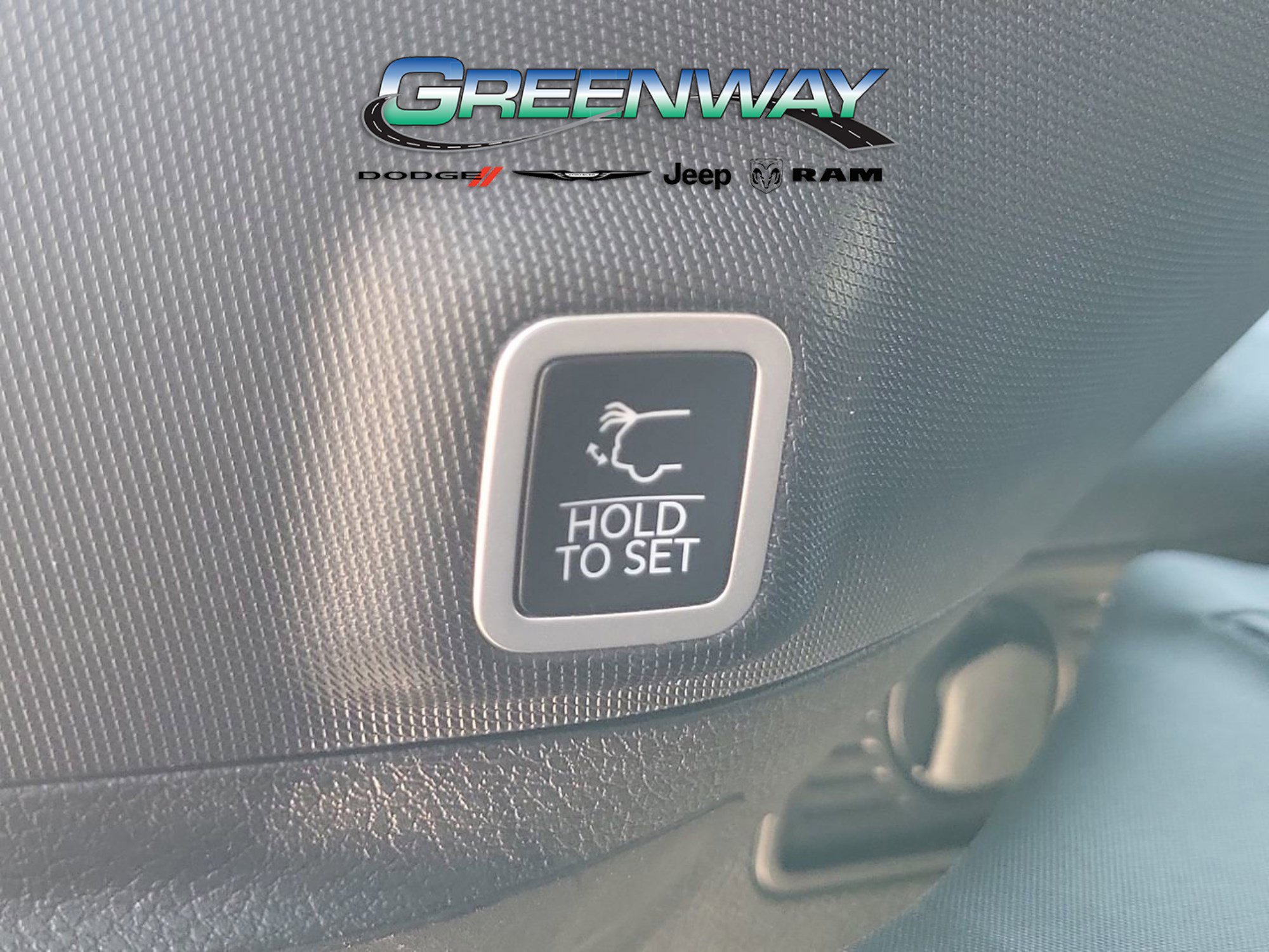 Used 2024 Jeep Grand Cherokee Summit image 8