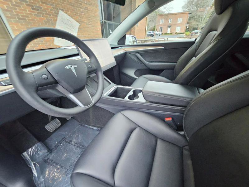 Used 2024 Tesla Model Y Long Range image 36