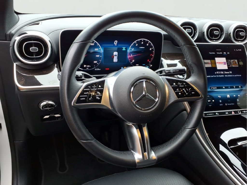 Used 2025 Mercedes-Benz GLC 300 image 3