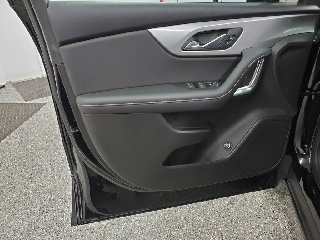 Used 2024 Chevrolet Blazer LT w/ Convenience Package FWD image 12