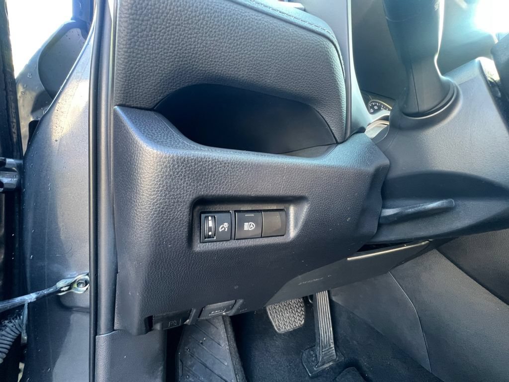 Used 2022 Toyota RAV4 XLE AWD/4WD image 13
