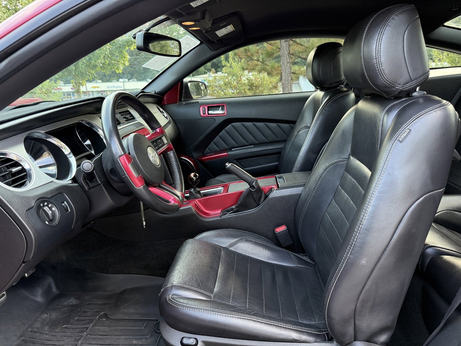 Used 2013 Ford Mustang GT Premium image 30