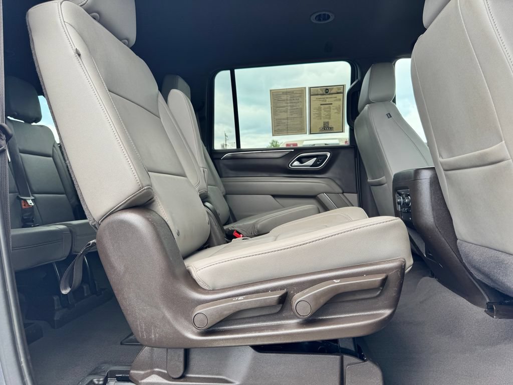 Used 2022 Chevrolet Suburban LT w/ Luxury Package AWD/4WD image 14