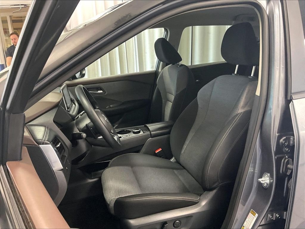 Used 2023 Nissan Rogue SV AWD/4WD image 10