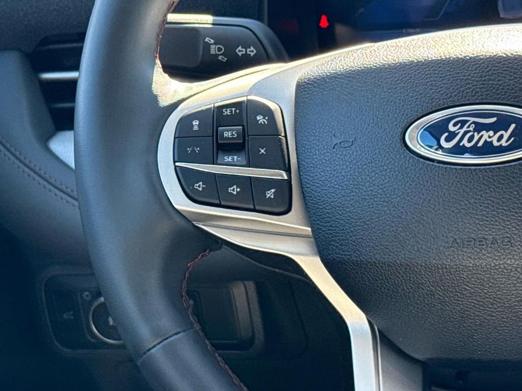Used 2025 Ford Explorer Active w/ Active Comfort Package image 17