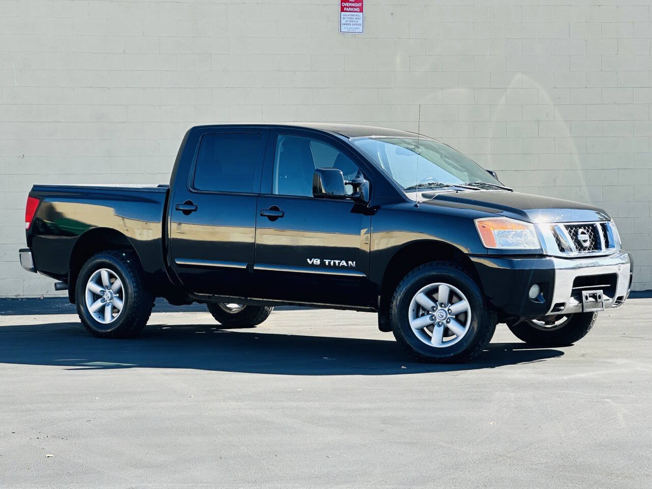 Used 2010 Nissan Titan SE w/ SE Value Truck Pkg AWD/4WD image 2