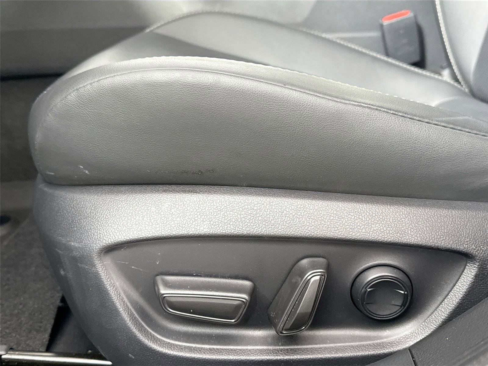 Used 2025 Toyota Prius Limited image 32