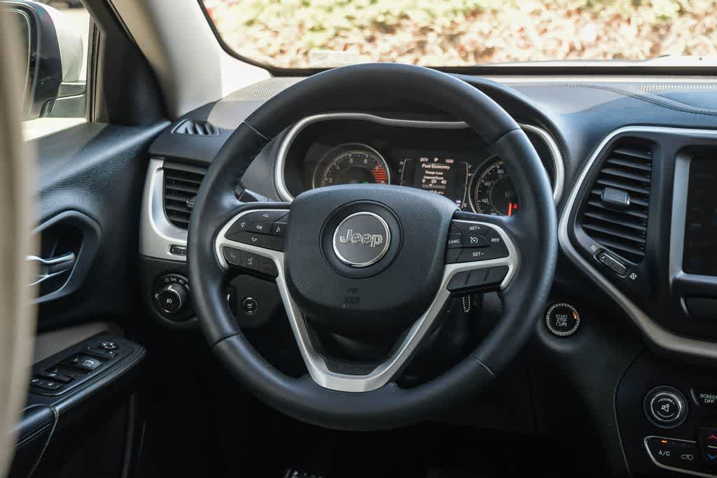 Used 2016 Jeep Cherokee Latitude w/ Comfort/Convenience Group FWD image 12