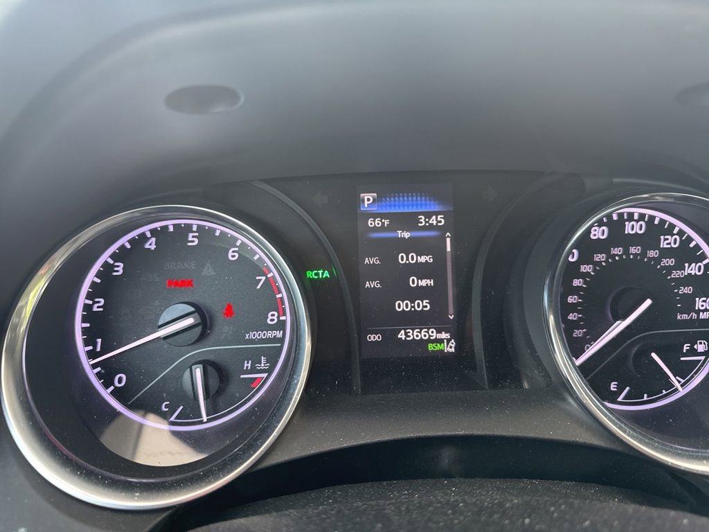 Used 2019 Toyota Camry LE w/ Convenience Package FWD image 11