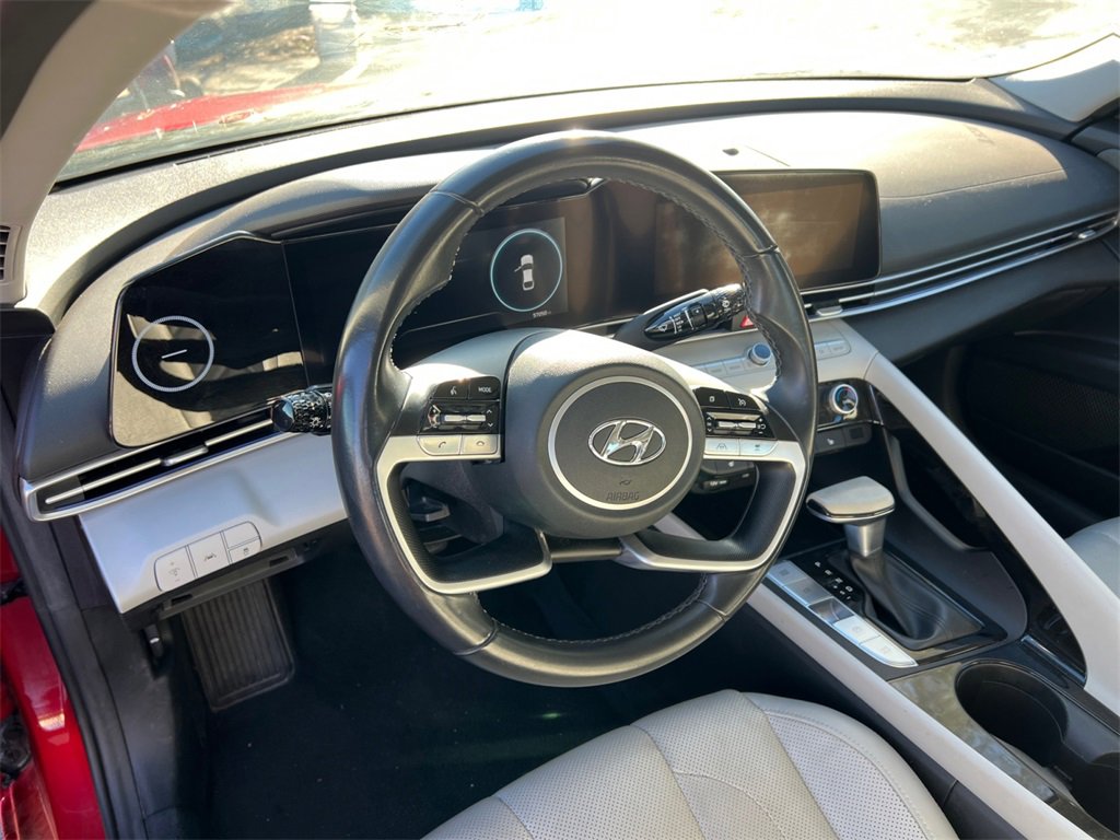 Used 2023 Hyundai Elantra Limited image 18