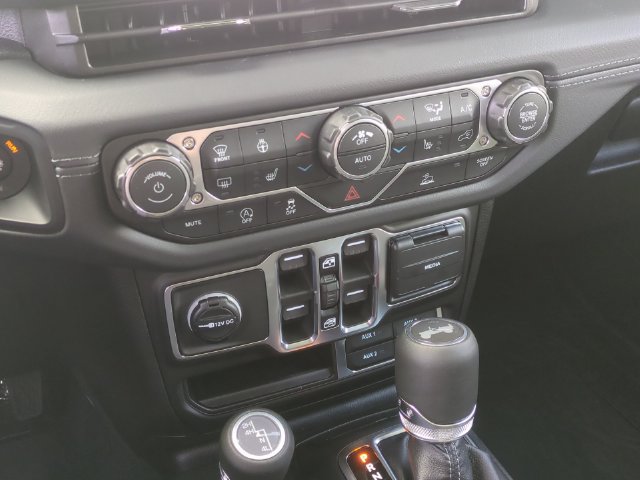 New 2026 Jeep Wrangler Unlimited Sahara AWD/4WD image 36