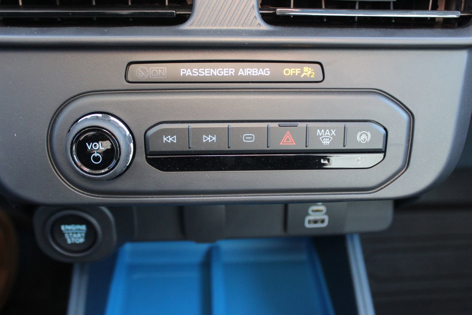 New 2025 Ford Maverick XLT w/ XLT Luxury Package image 36