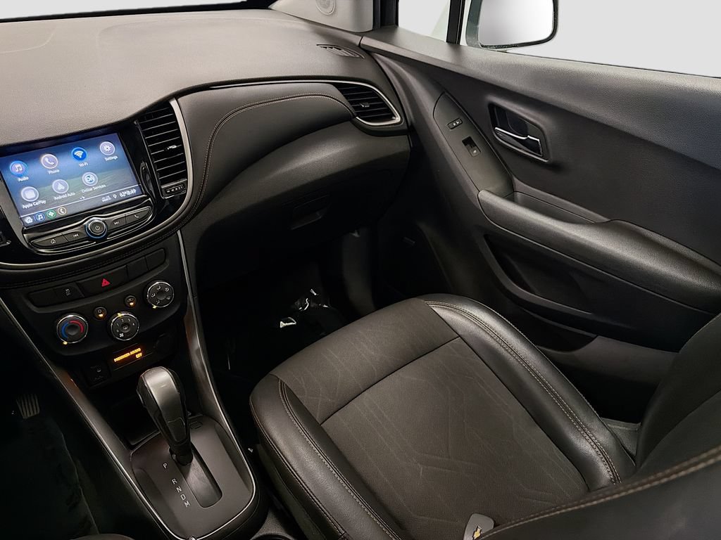 Used 2020 Chevrolet Trax LT w/ Sun & Sound Package FWD image 26