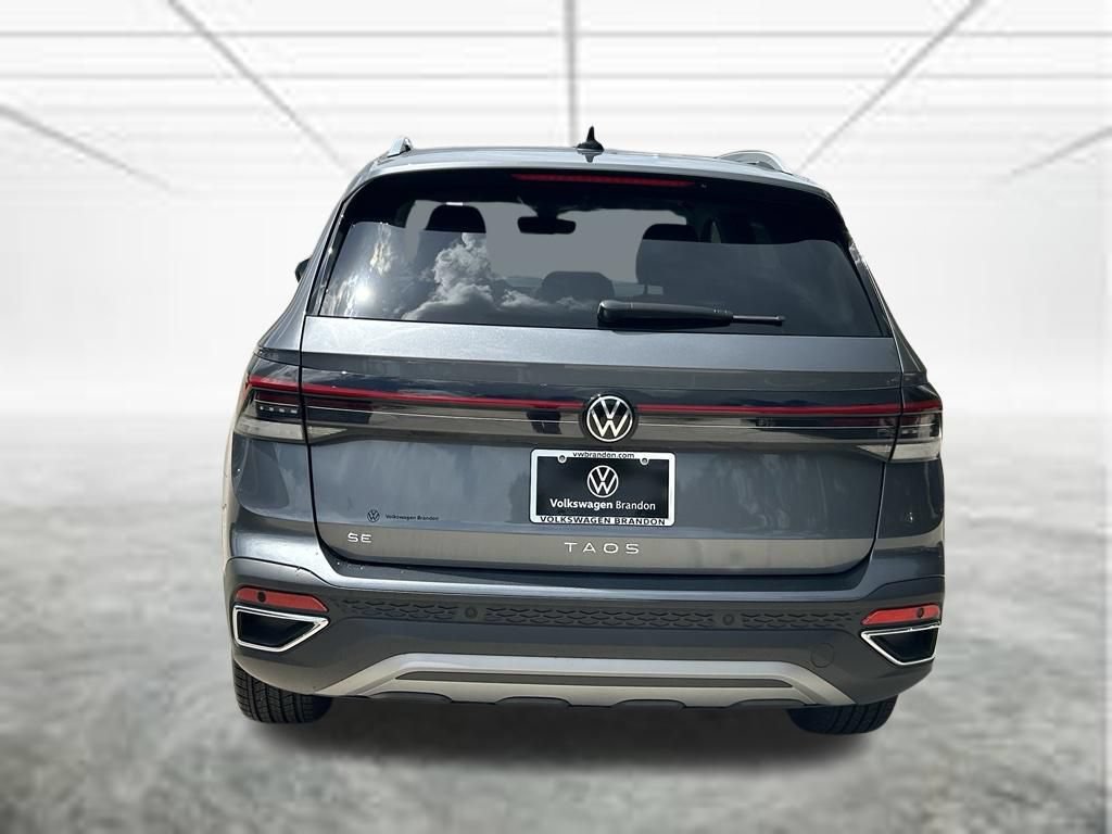New 2026 Volkswagen Taos SE FWD image 4