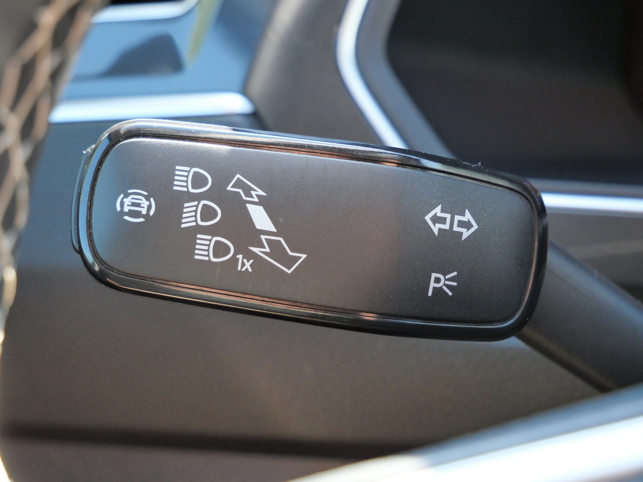 Certified 2024 Volkswagen Tiguan SE image 34