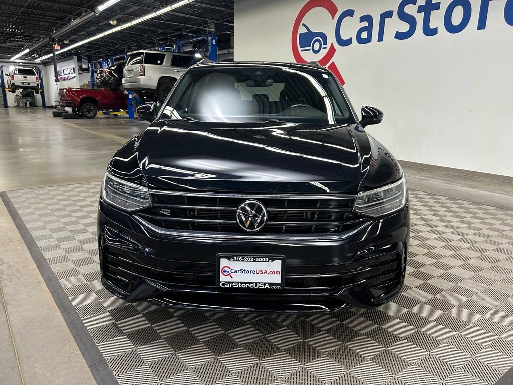 Used 2023 Volkswagen Tiguan SE R-Line AWD/4WD image 4