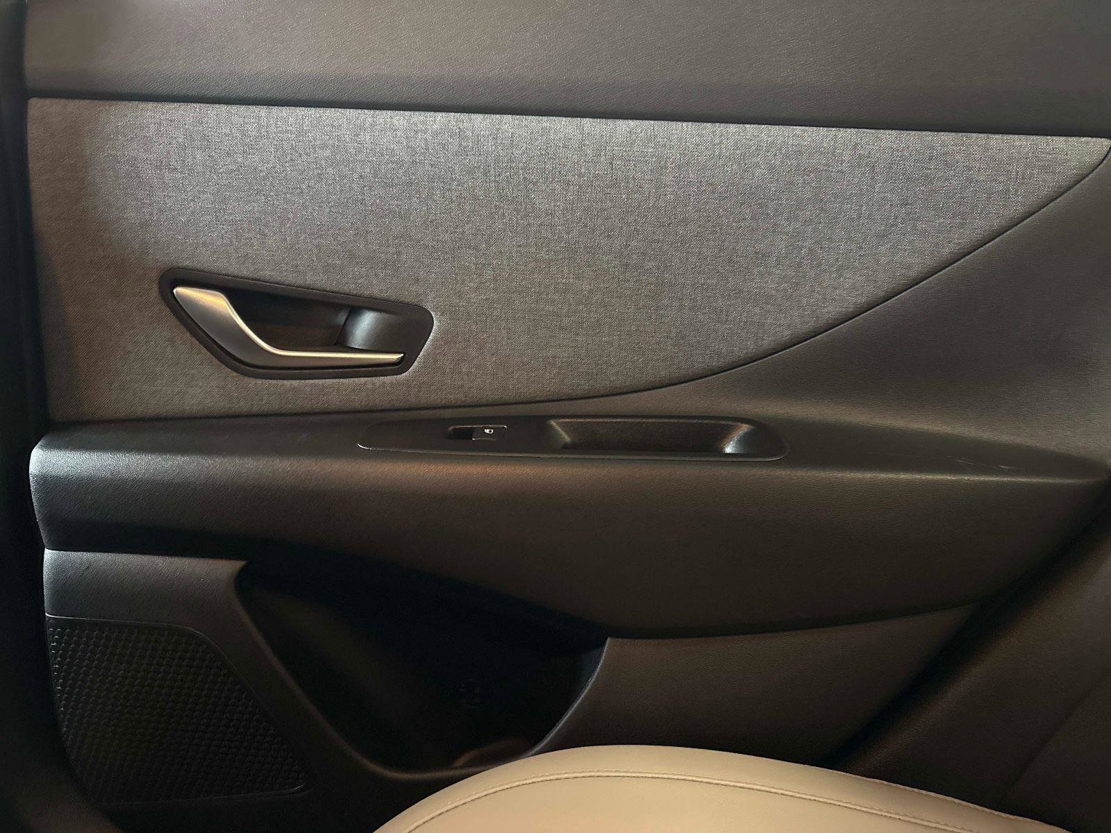 Used 2023 Hyundai Elantra Limited image 15