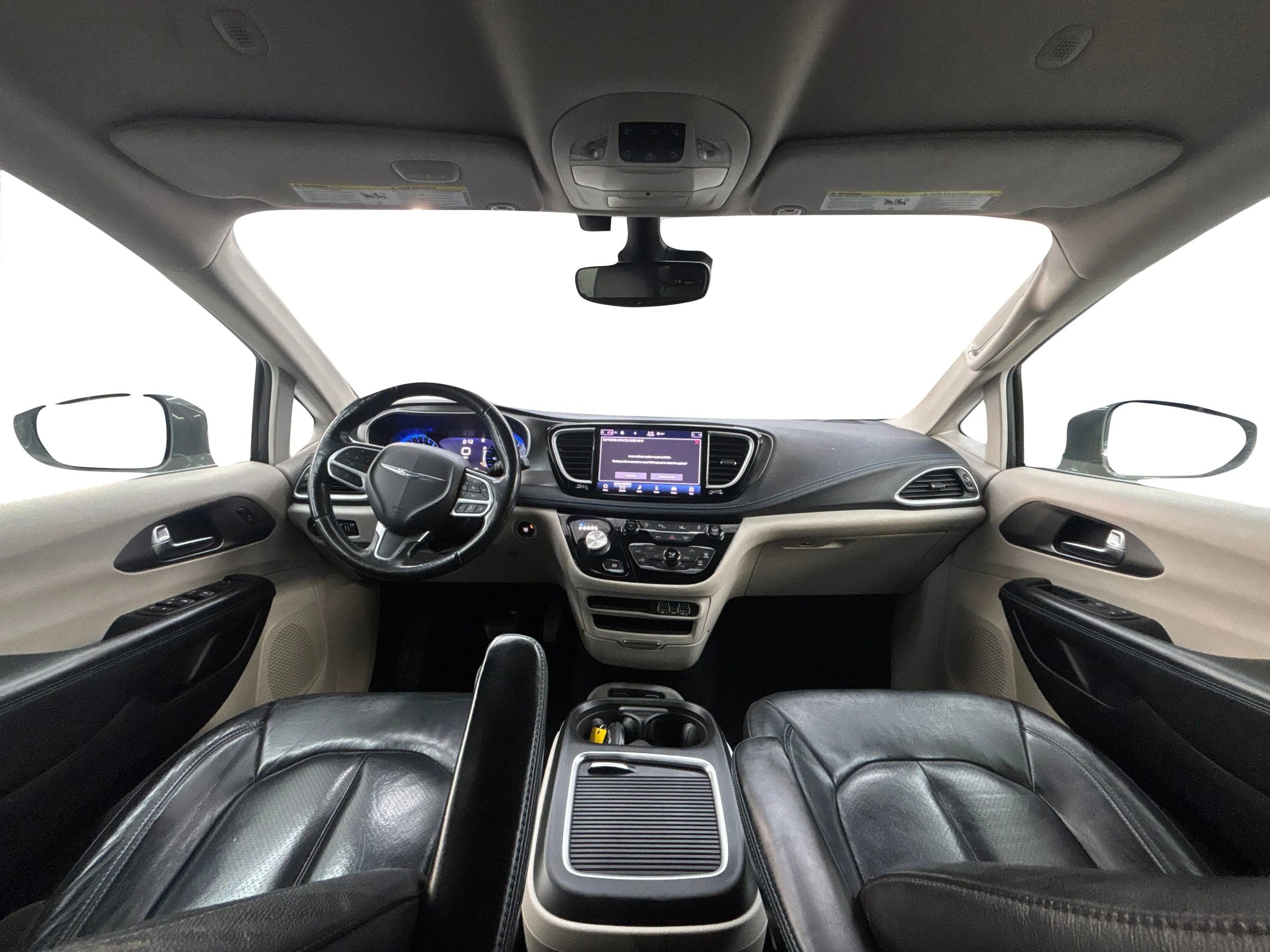 Used 2021 Chrysler Pacifica Touring-L image 14