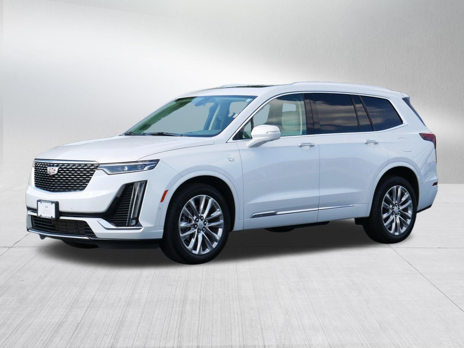 Certified 2023 Cadillac XT6 Premium Luxury w/ Technology Package AWD/4WD image 3