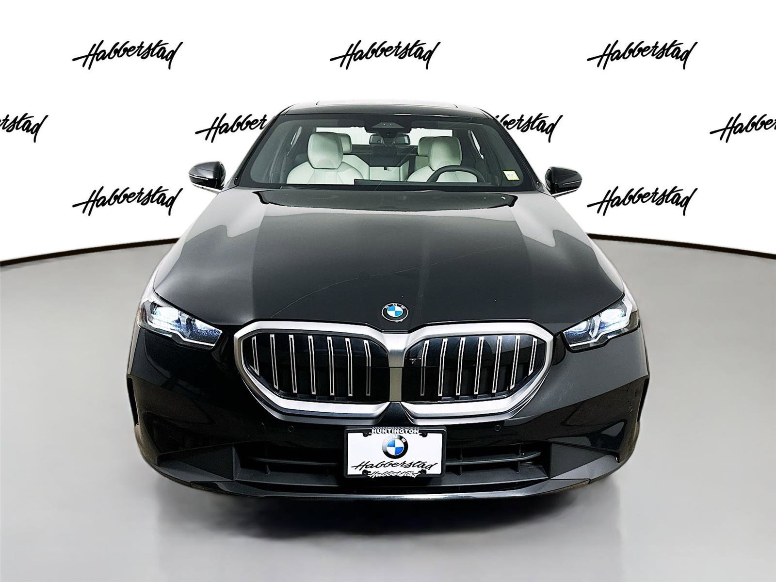 Used 2025 BMW 530i xDrive w/ Premium Package image 2