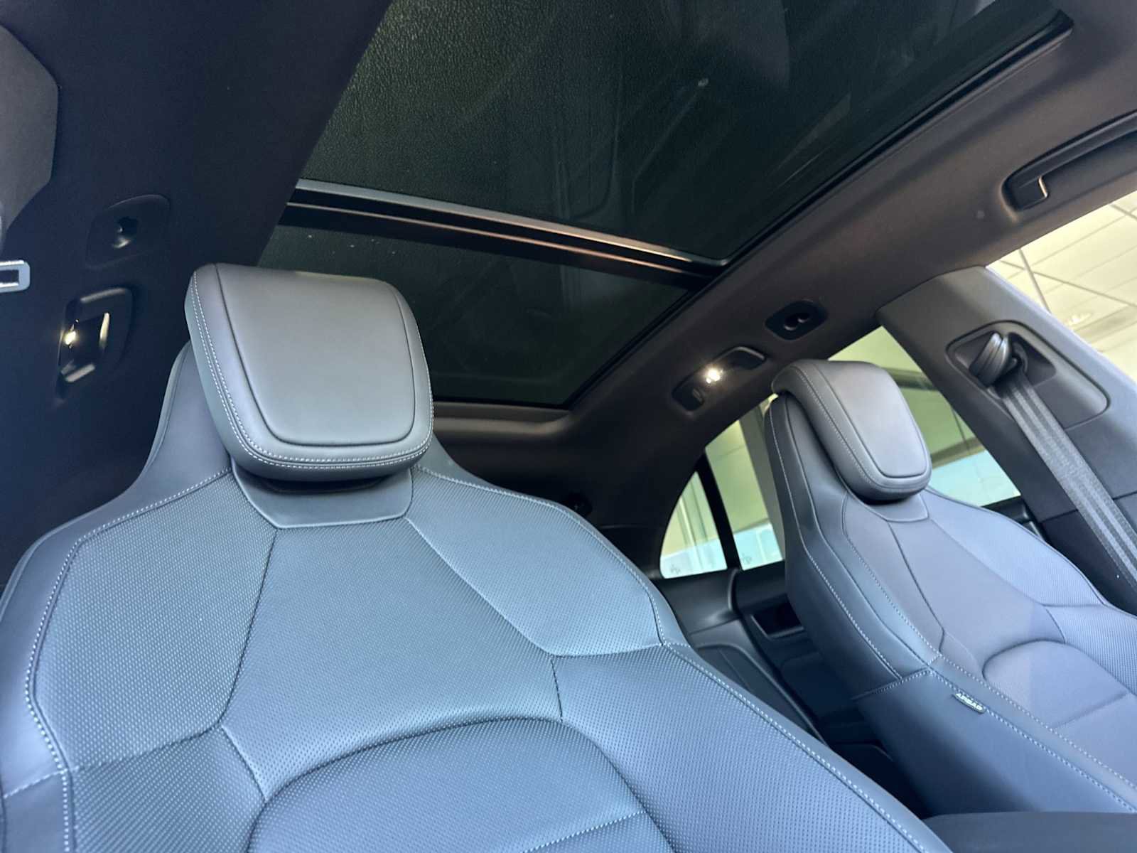 New 2025 Porsche Macan Electric image 17