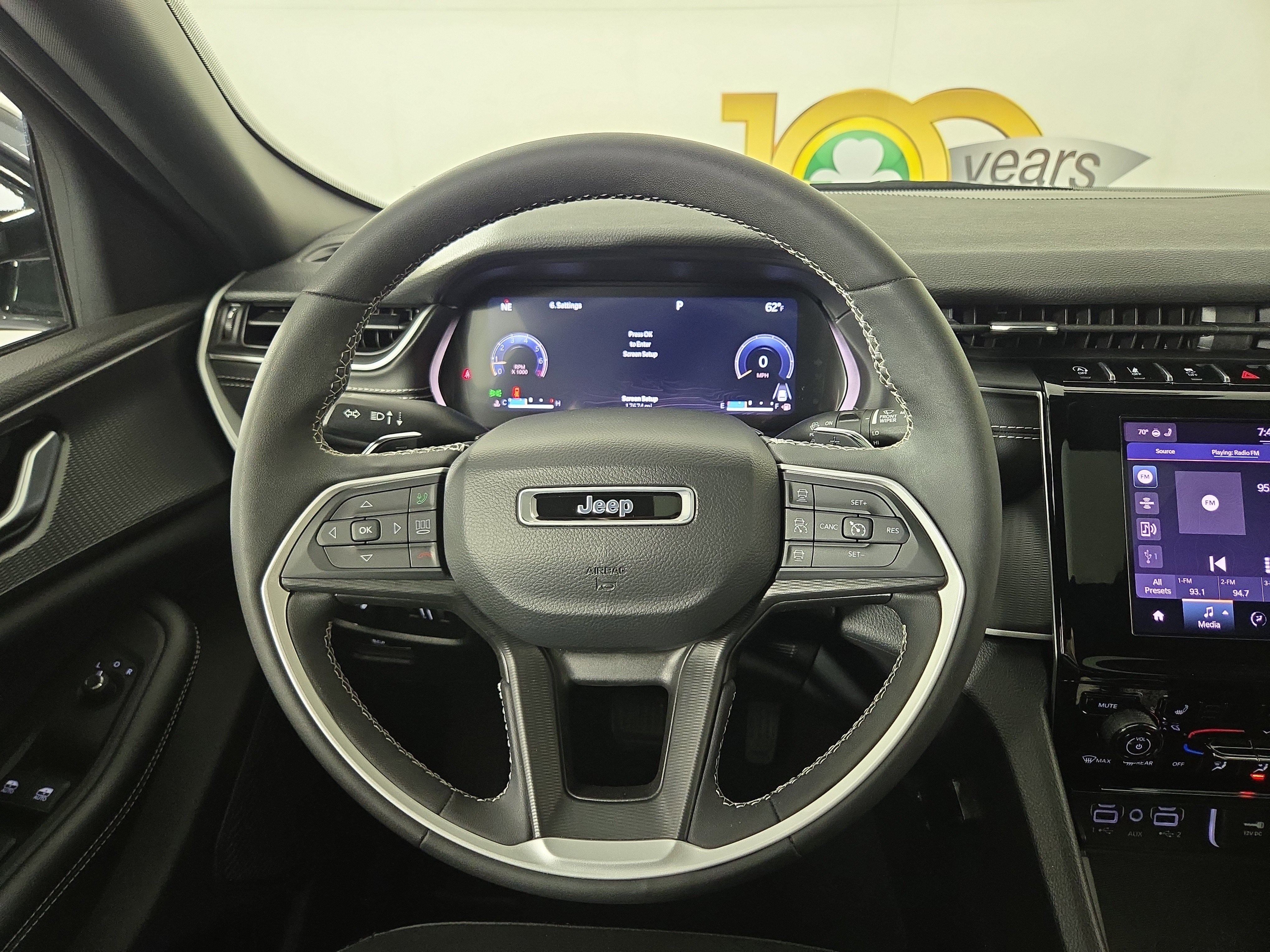 Used 2023 Jeep Grand Cherokee L Laredo image 15