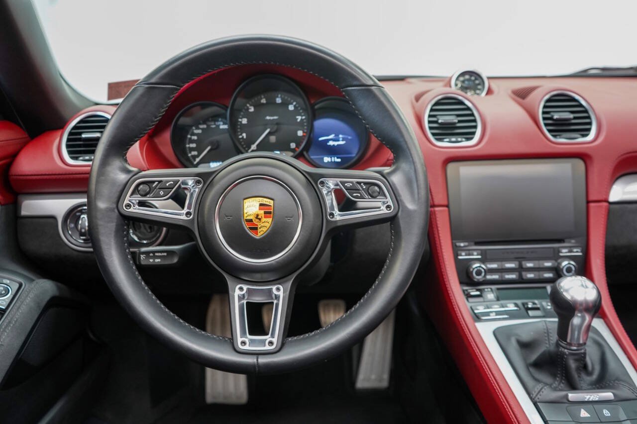 Used 2020 Porsche 718 Boxster Spyder RWD image 57