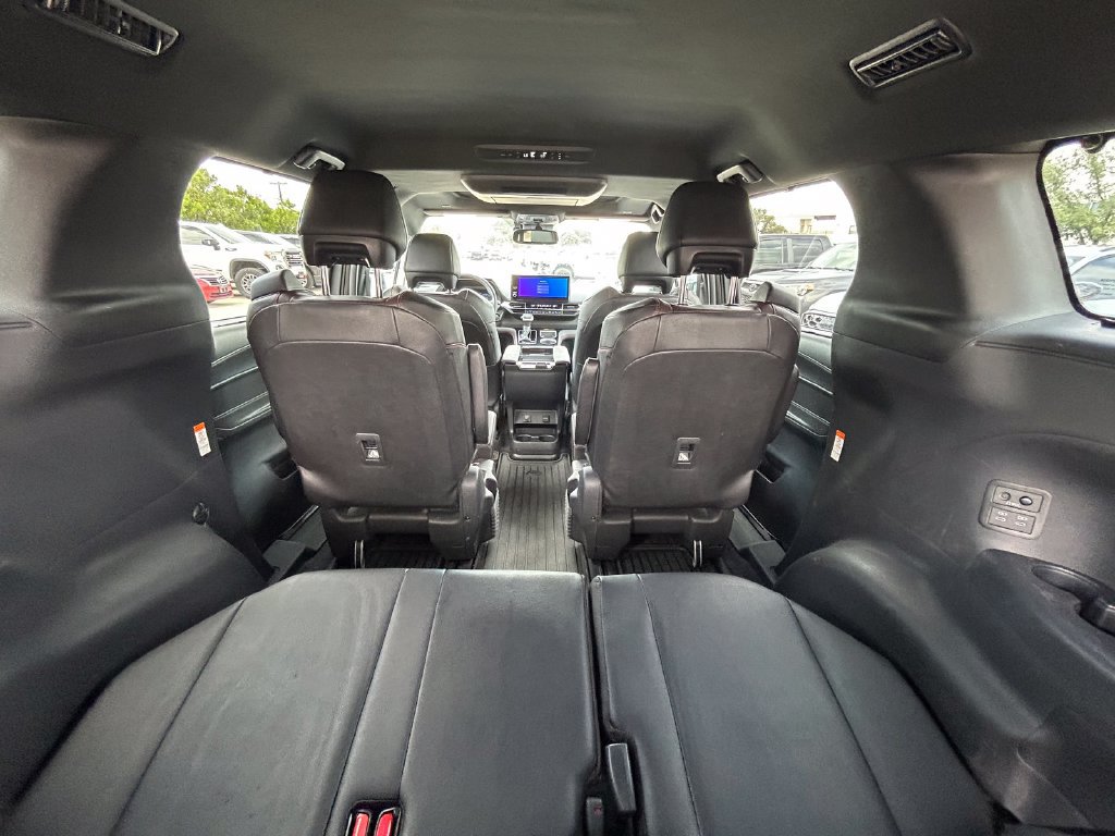 Certified 2025 Toyota Sienna XSE w/ XSE Premium Package AWD/4WD image 17