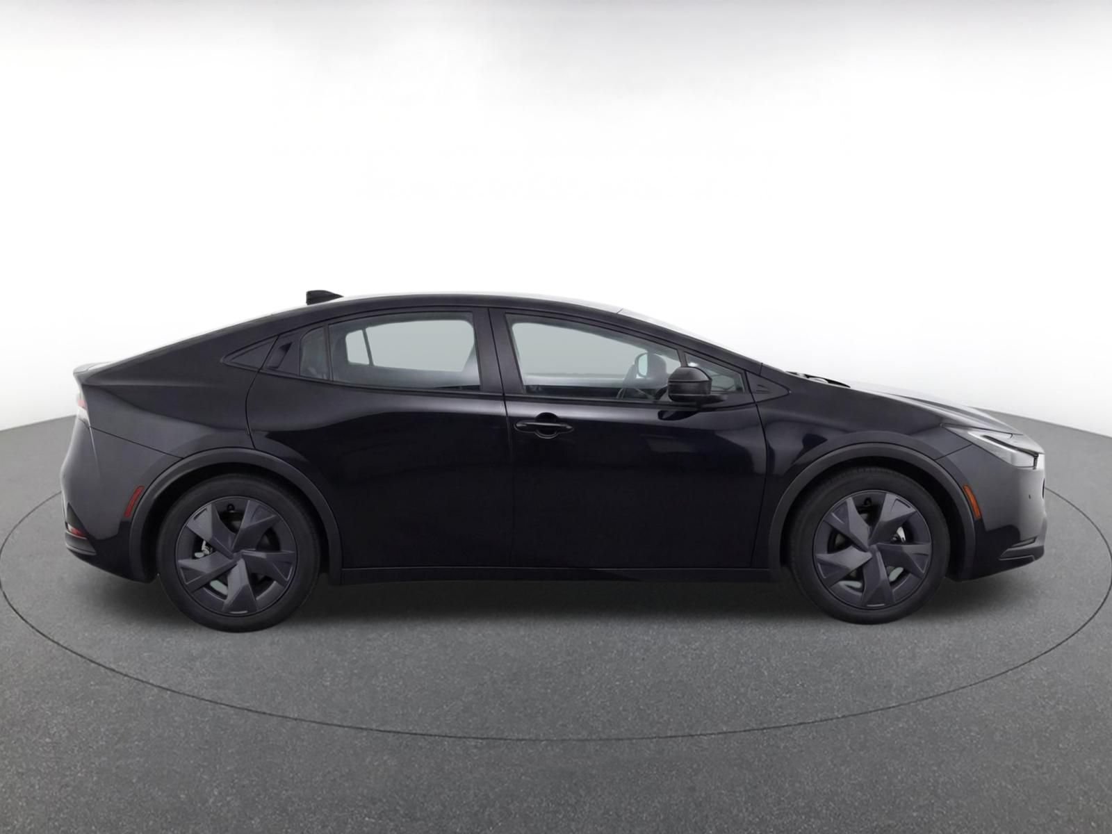 Used 2025 Toyota Prius LE FWD image 10