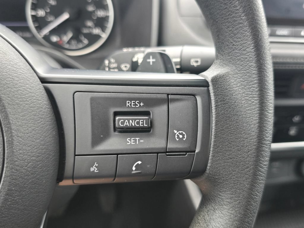Used 2024 Nissan Rogue S AWD/4WD image 30
