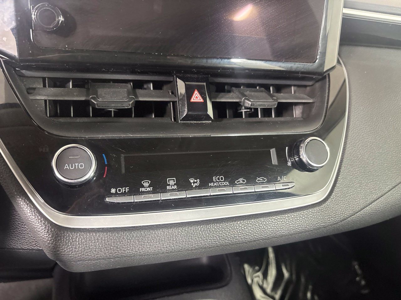 Used 2024 Toyota Corolla LE FWD image 17