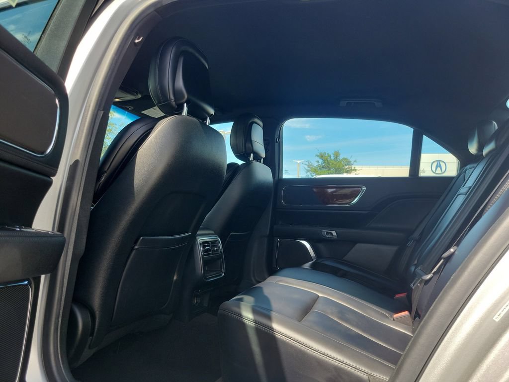 Used 2019 Lincoln Continental Premiere FWD image 9